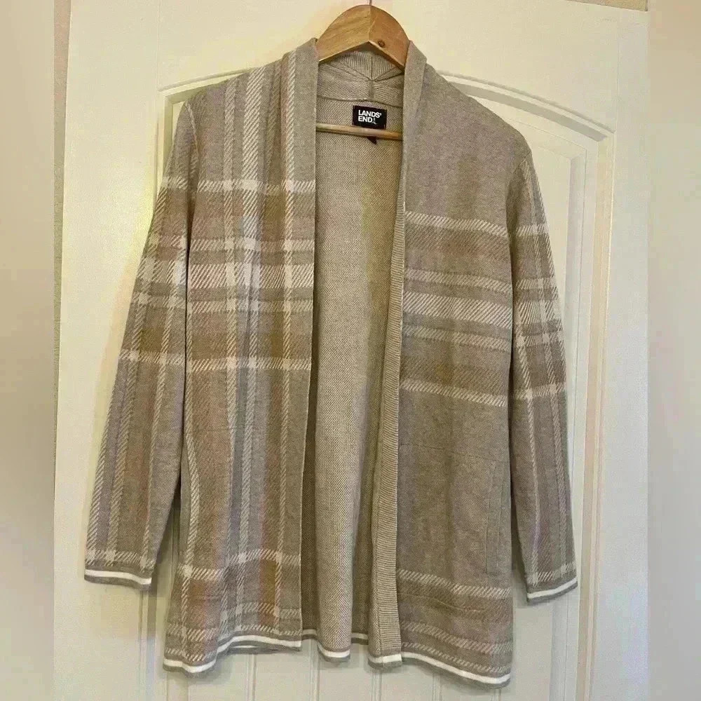 LAND’S END women’s open cardigan light cream tan design Size M petite pockets